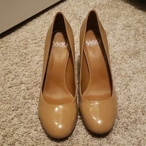 Nude platform pumps